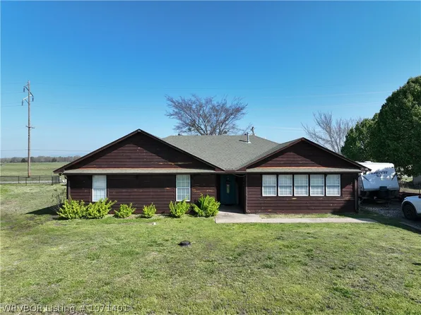 103 Cedar Ln, Heavener, OK 74937