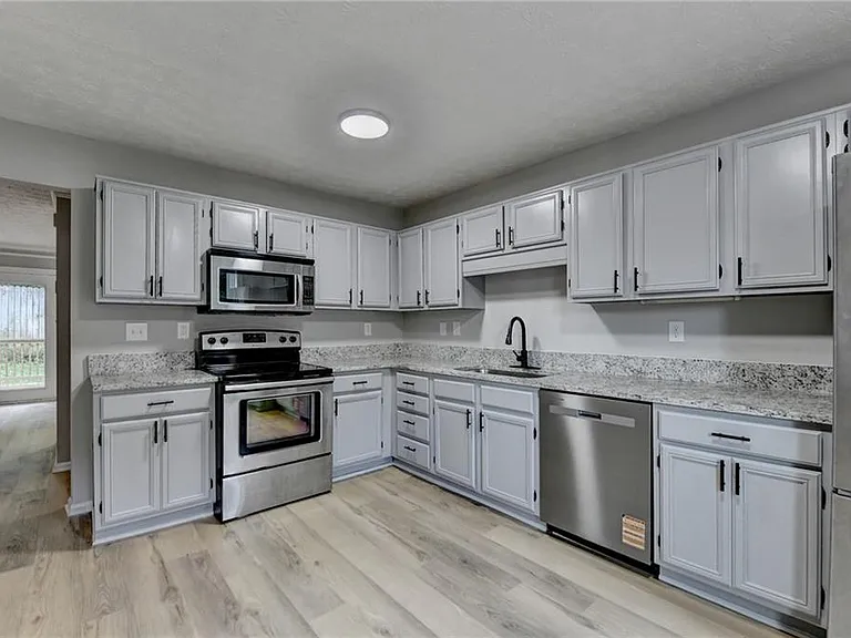 3876 Meadow Creek Dr — Photo 5