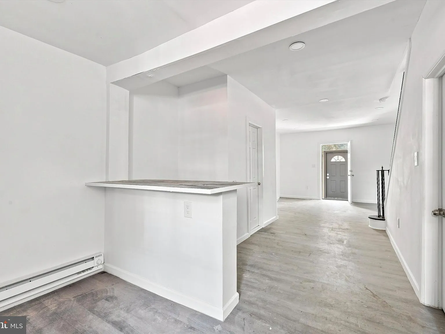 2 bed, 1.5 bath, 1000 sqft, $1,899 — Photo 2