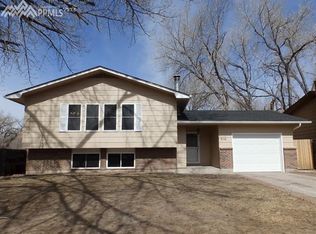 914 Drury Ln, Colorado Springs, CO 80911