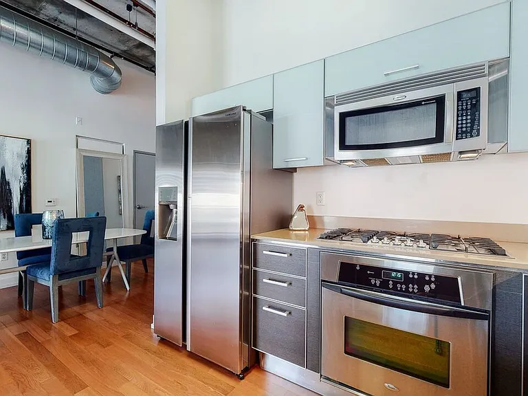 645 W 9th St #718 — Photo 21