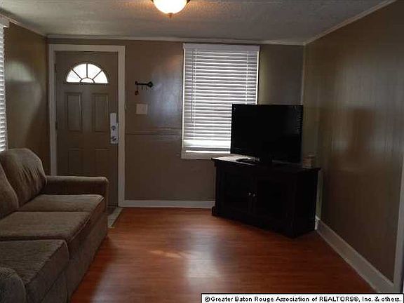 3rd image of 217 Pecan Dr