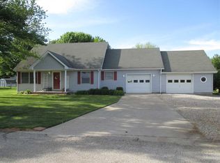 9140 E Foxhall Dr, Seymour, IN 47274