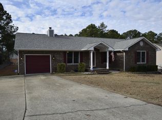 5013 Pinewood Dr, Hope Mills, NC 28348
