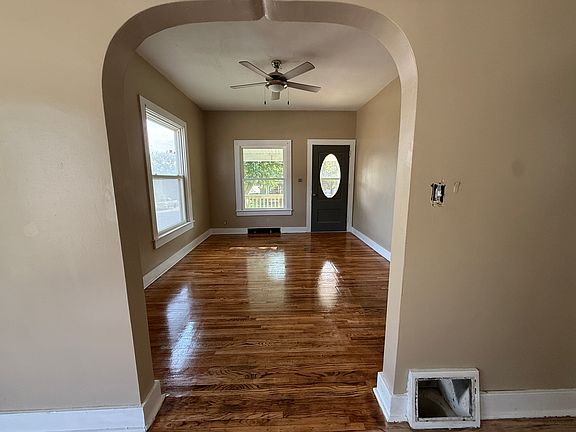 4th image of 1300 N Burlington Ave