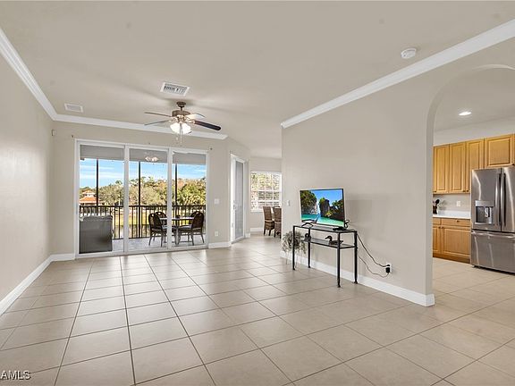 5th image of 5560 Berkshire Dr APT 202