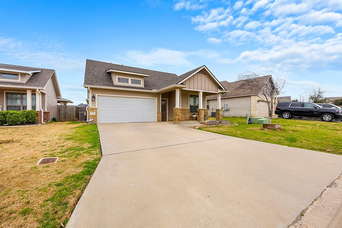 Building Photo - 7521 Copper Creek Trl