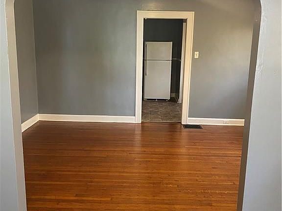 5th image of 816 N Bradley Ave