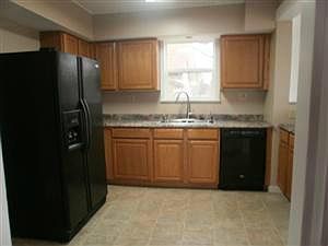 5th image of 163 E Truesdell St