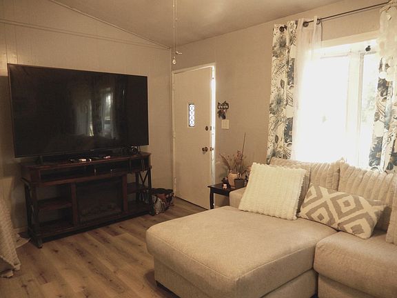 4th image of 2503 Laurel Dr