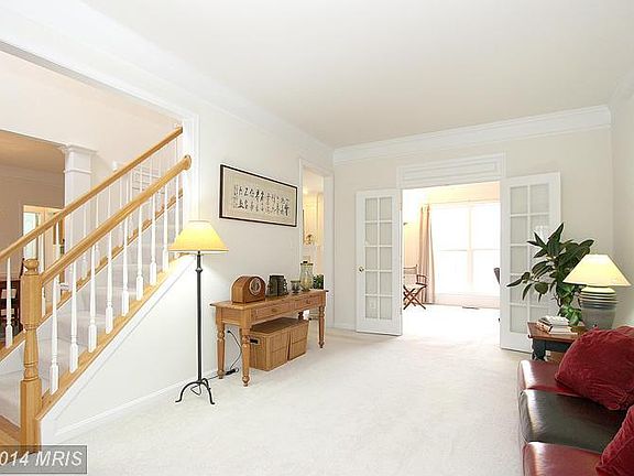 3rd image of 7 Jennifer Lynne Dr