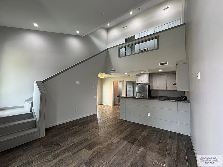 7100 Via Del Mar Cir #B-3 — Photo 4
