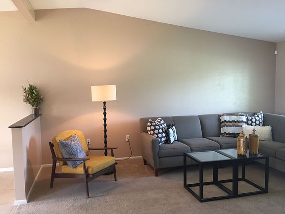 3rd image of 708 Ellendale Dr