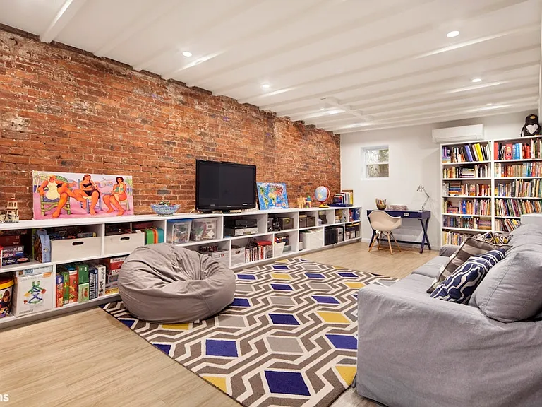337 Hoyt St #1 — Photo 4
