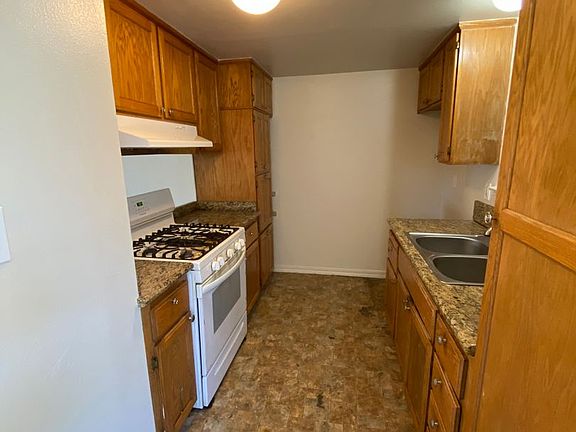 5th image of 5674 Hillsdale Blvd