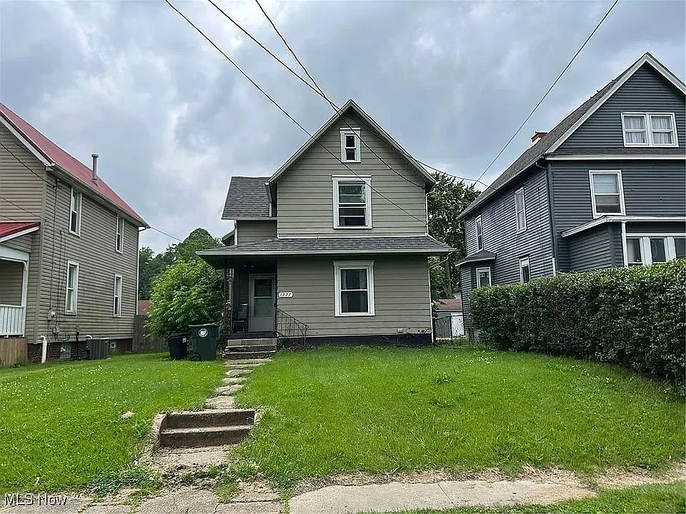 1327 Maple Ave NE
