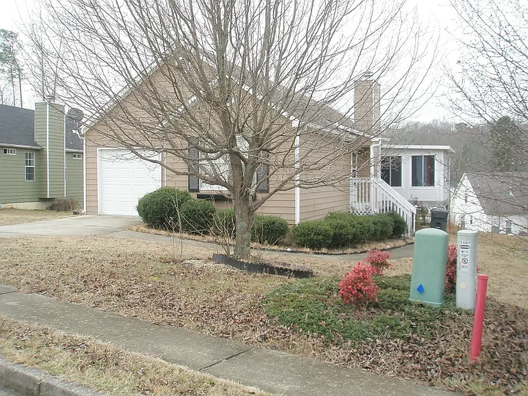 1187 Foxwood Dr — Photo 1