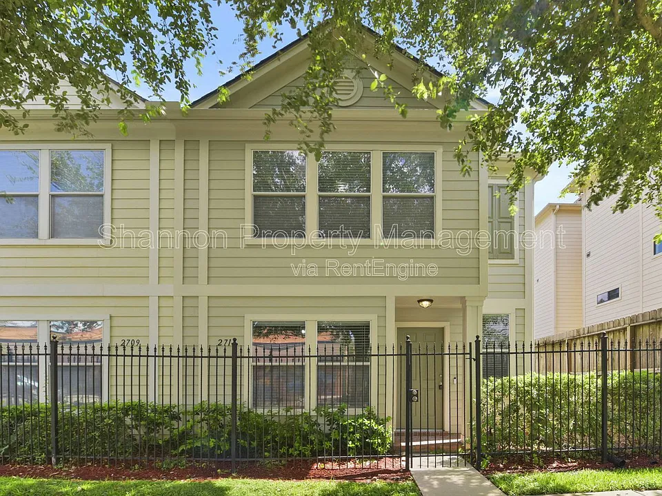 2711 Polk St