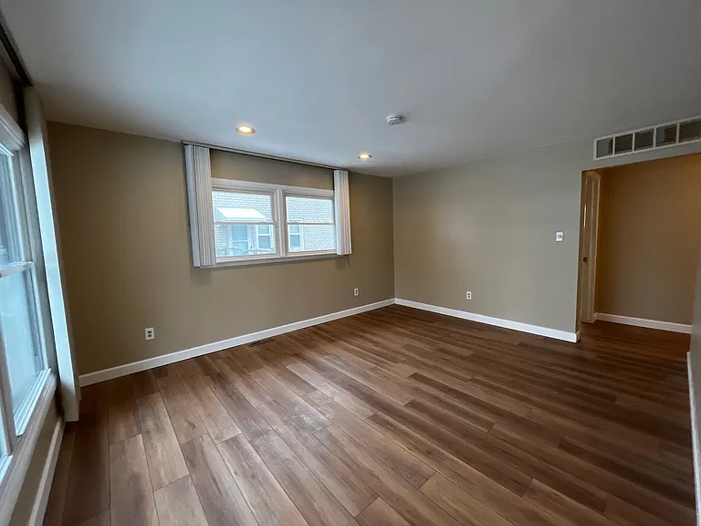 28070 Brentwood St — Photo 4