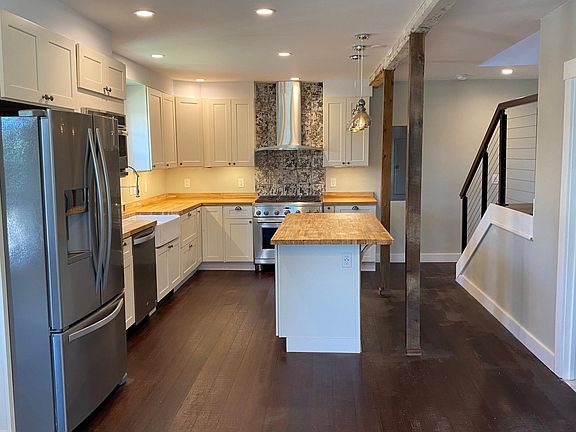Fully updated and modern chef's kitchen.