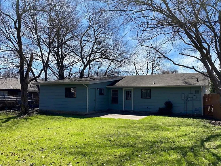 2231 Palmera Cv — Photo 18