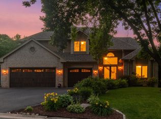 800 Fox Ct, Chanhassen, MN 55317