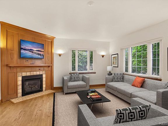 3rd image of 695 Dahlia Street