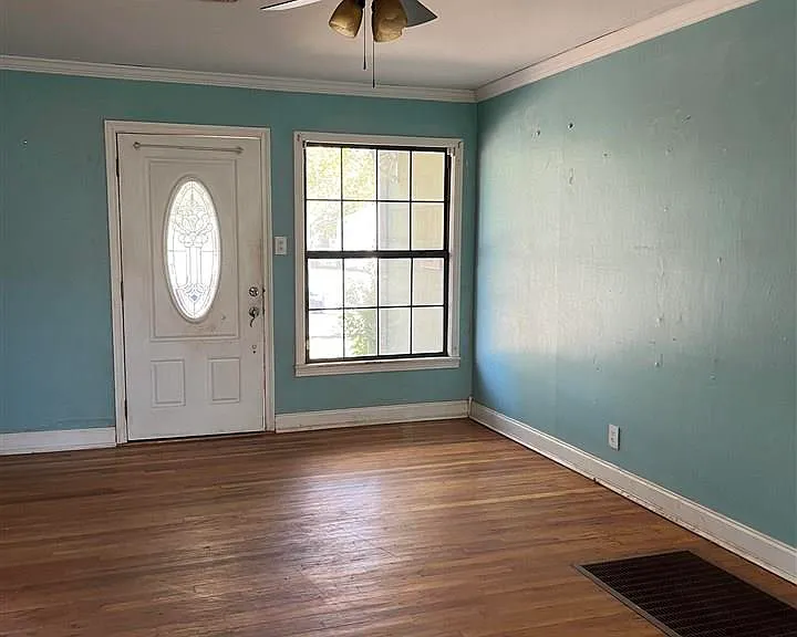 3318 Sherwood Ln — Photo 2