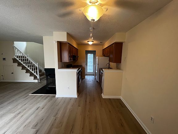 5th image of 343 Lees Mill Dr