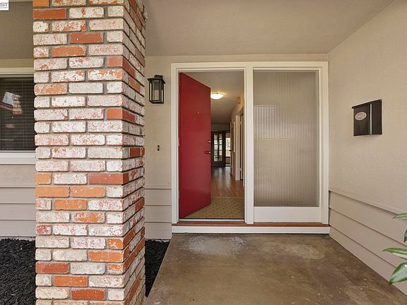 5th image of 553 Bell Ave