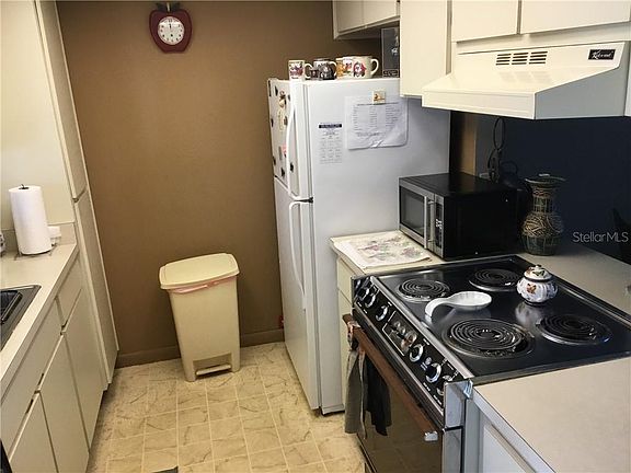 3rd image of 4019 Cedar Limb Ct #4019