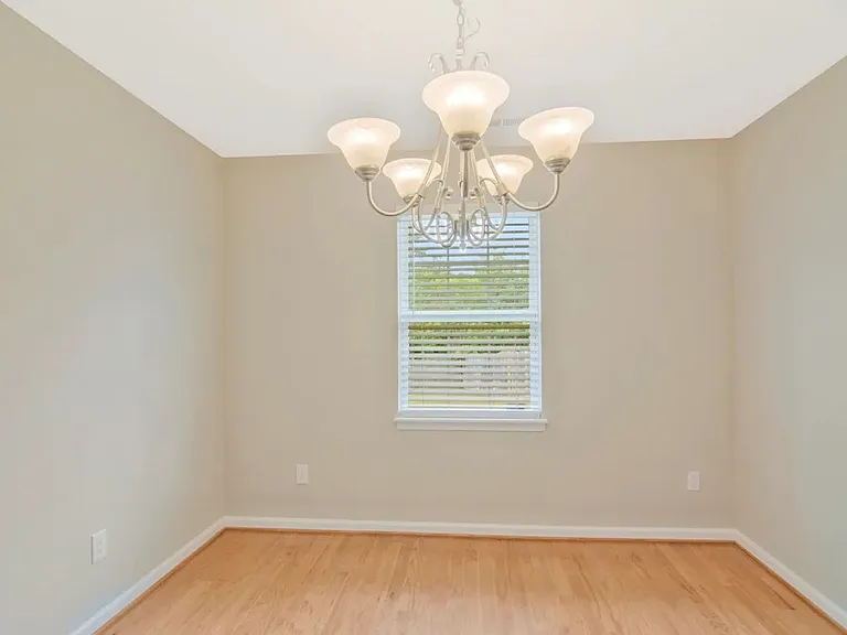 109 Knightwood Dr — Photo 7