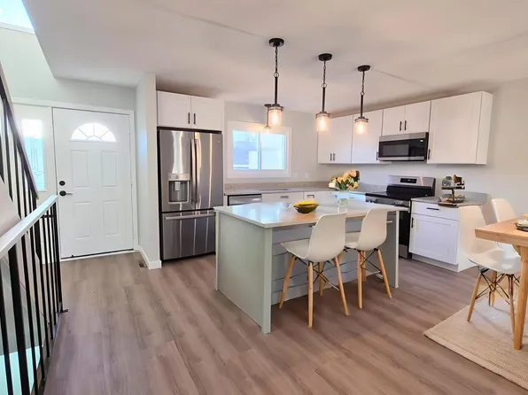 6609 Gretchen Ln N, Oakdale, MN 55128