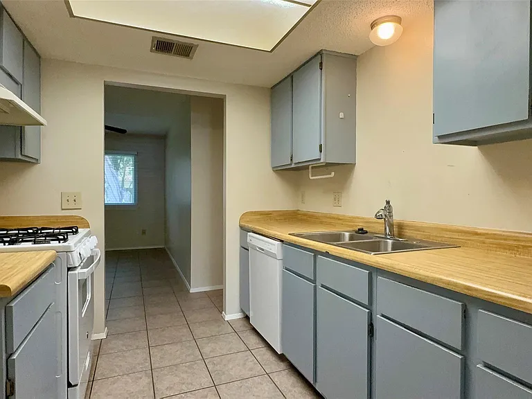1213 Kenyon Dr — Photo 8
