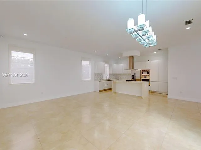 5 bed, 5.0 bath, $8,500 — Photo 3