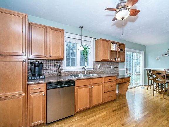 4th image of 315 Cameron Dr