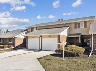889 Heatherbrook Ct, Wheaton, IL 60189