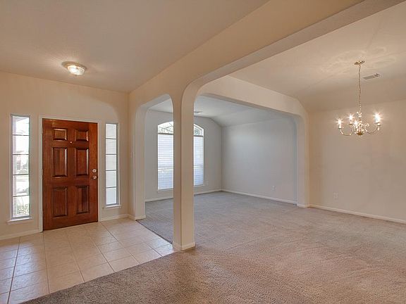 4th image of 1106 Wesley Dr