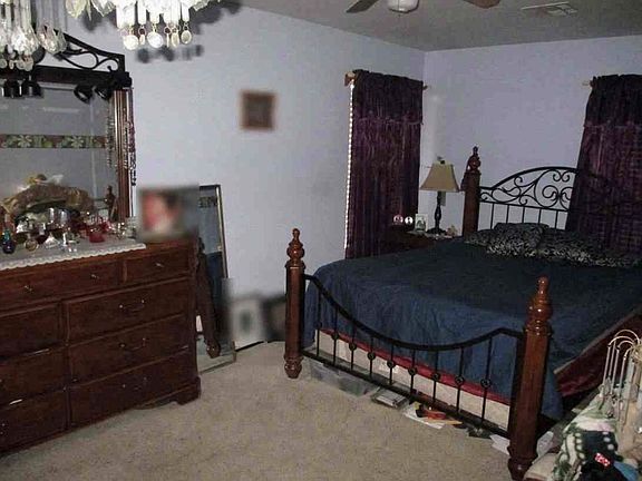 Larger bedroom with walk-in closet