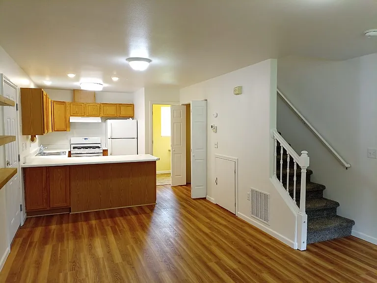 1501 W Vaunda Ave — Photo 3