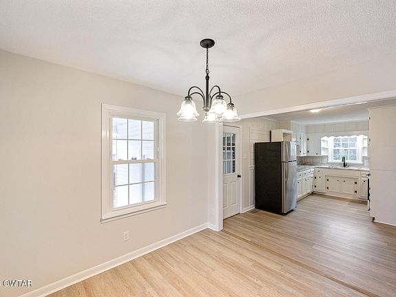 5th image of 555 Maywood Ave