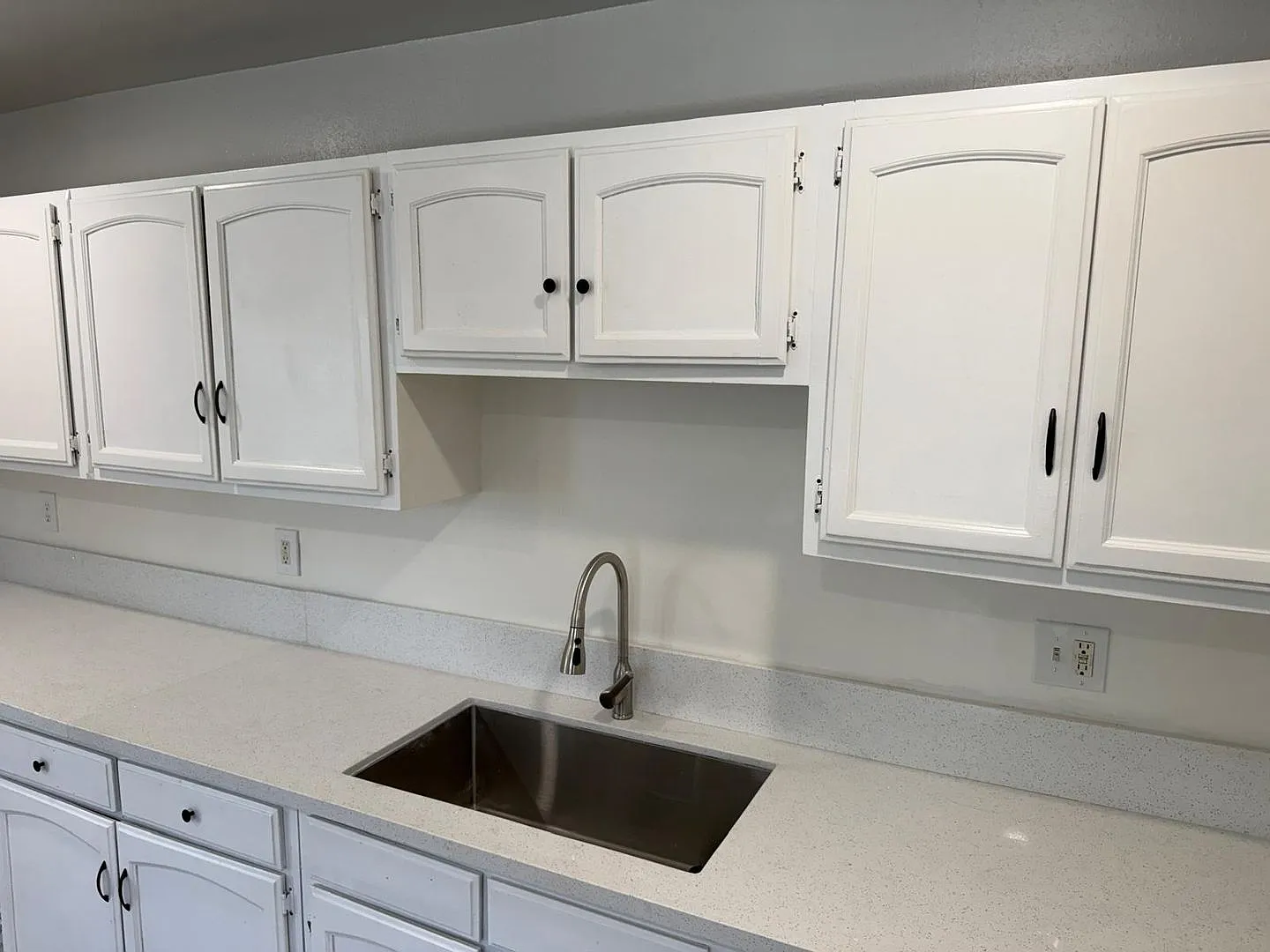 Vermont Ave Apartments — Photo 2