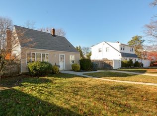 26 Crabtree Ln, Levittown, NY 11756