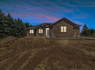 7011 White Tail Dr, Grand Blanc, MI 48439