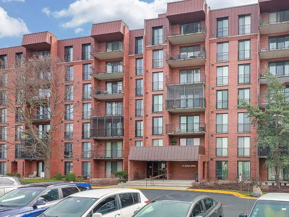 111 Acacia Dr APT 707, Indian Head Park, IL 60525