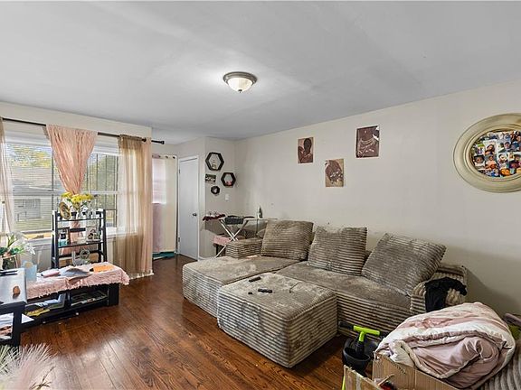 3rd image of 4279/4281 E 60th St