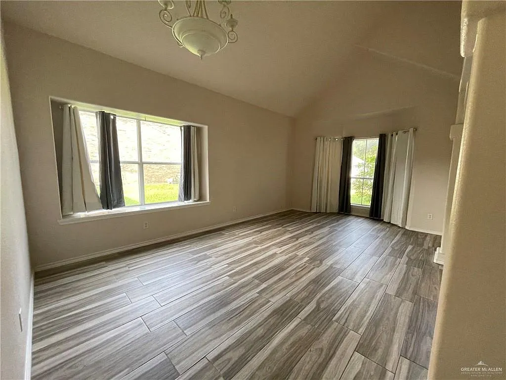 5 bed, 3.0 bath, 2637 sqft, $2,000 — Photo 4