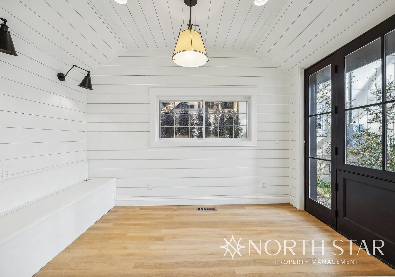 Charming 1913 Farmhouse in the Heart of Multnomah Village! — Photo 2