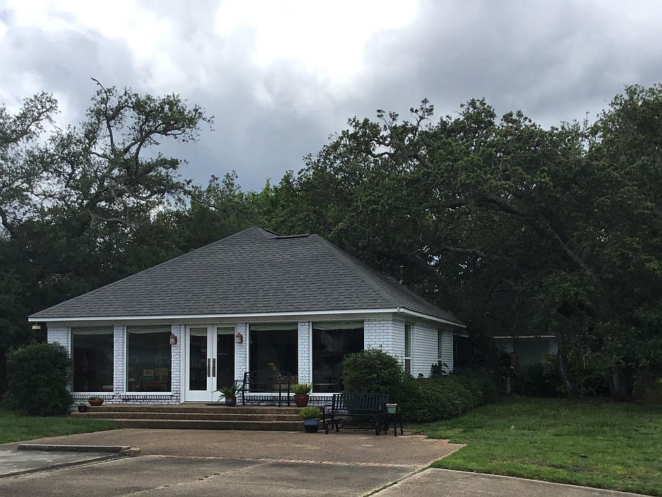 2nd image of 128 English Village Dr