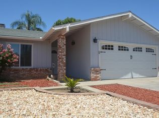 1042 W Seeger Ave, Visalia, CA 93277
